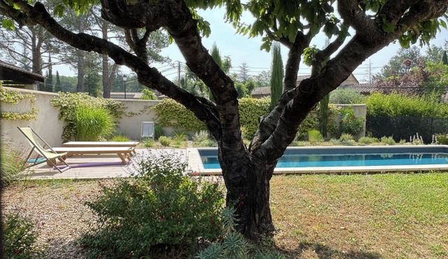 Cosy house with large swimming pool, 3 minutes from Lourmarin by car