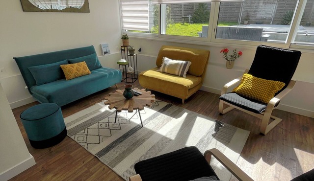 Cosy house with swimming pool, in the center of Bruz.