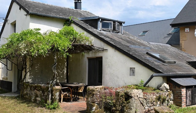 Cosy houses on beautiful plot in Saône-et-Loire
