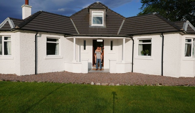 Cosy Hygge/Scottish themed home by Loch Ness