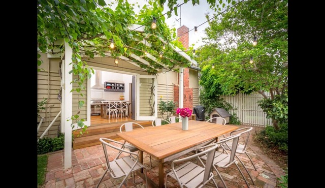 Cosy, inner city home