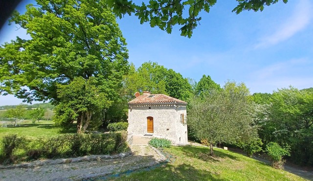 Cosy, intimate farmhouse in the Agen countryside
