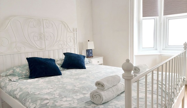 Cosy, king apartment + Free parking