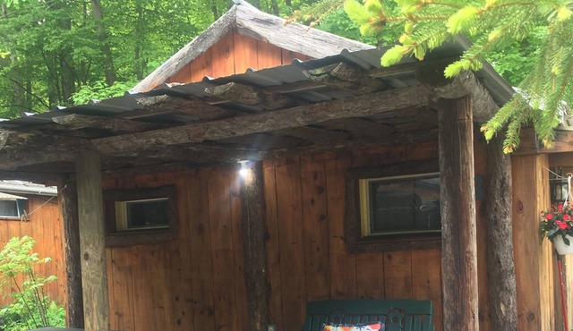 Cosy lake propery cabin sleeps 4!