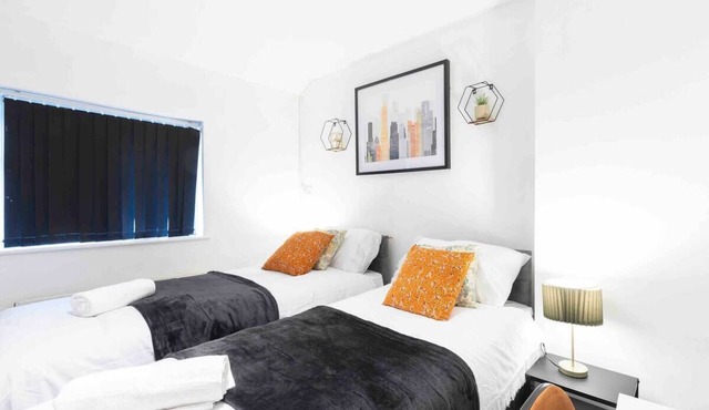 Cosy Large House, FREE Parking, Wifi, Near City Centre