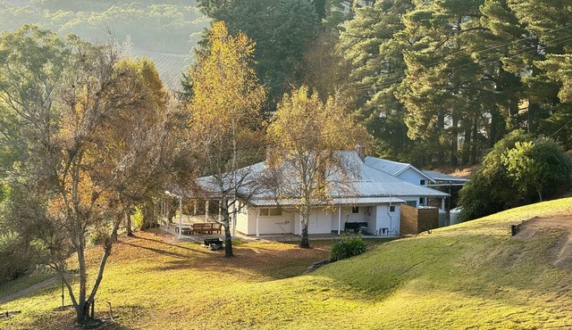 Cosy Lenswood Moemoea Cottage, in the heart of Adelaide Hills Wine region