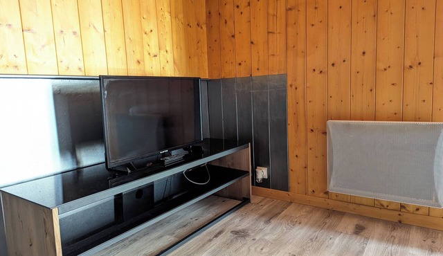 Cosy little chalet between lake and mountains