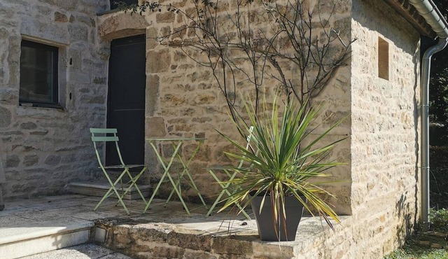 Cosy little nest in the heart of a small Burgundy village