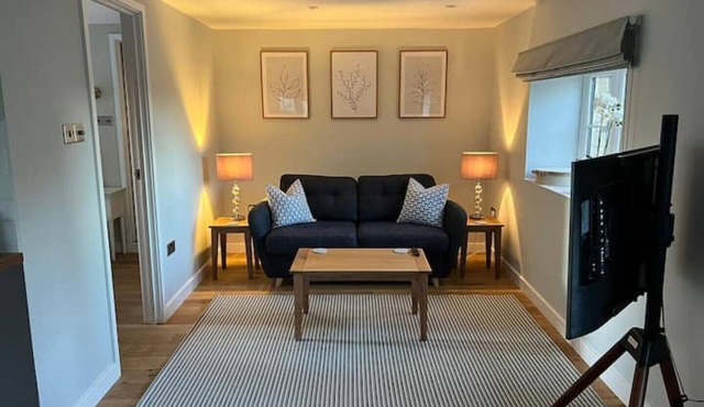 Cosy lodge in the Golden Triangle of the Costwolds, Stow-on-the-Wold.