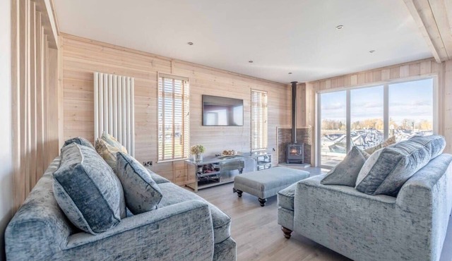 Cosy Lodge - Windsor Racecourse Marina By Tempstay