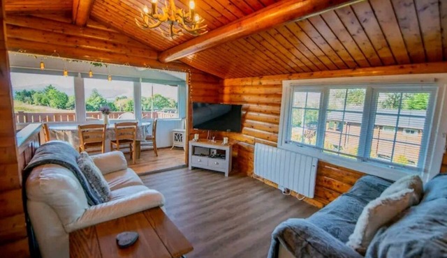 Cosy Log Cabin in Snowdonia with Wi-Fi and BBQ