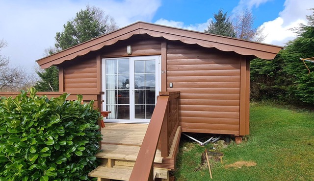 Cosy log cabin in Snowdonia 167, Family & Pet friendly, Wifi, Parking. Sleeps 4.