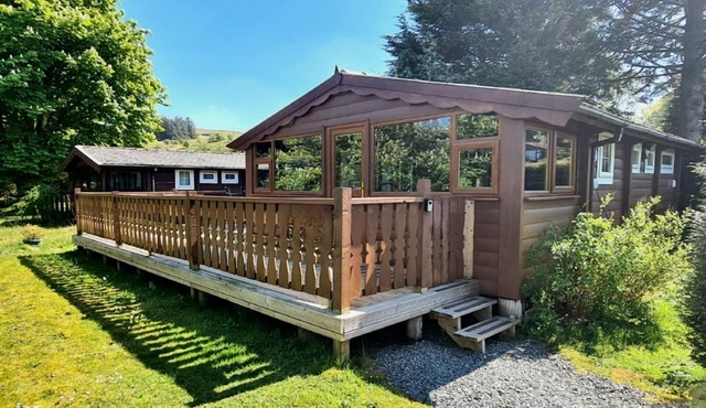Cosy log cabin in Snowdonia 19, Family & Pet friendly, Wifi, Parking. Sleeps 4.