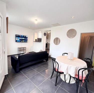 Cosy - Lumineux - Parking devant - Fibre
