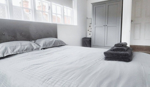 Cosy & Luxury 2BR Flat in Calverton