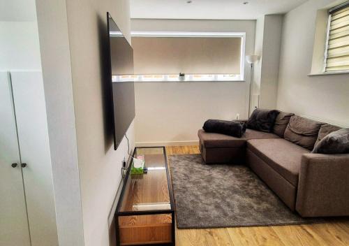 Cosy & Luxury 2BR Flat in Calverton