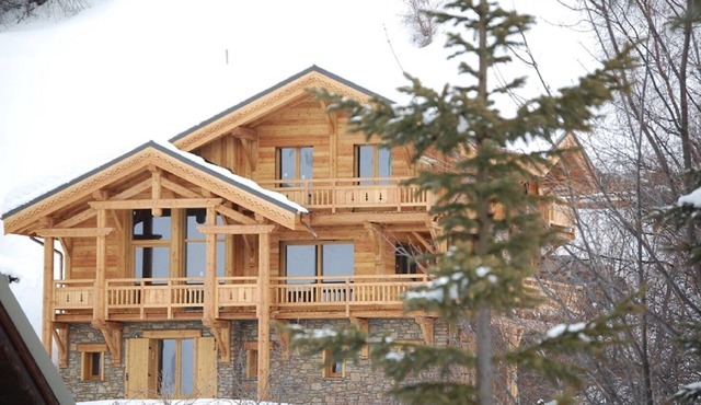 Cosy luxury chalet apartment, direct access to slopes, panoramic view