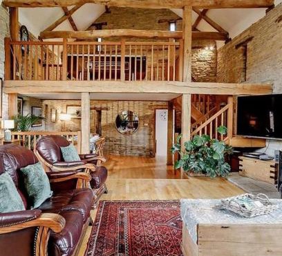 Cosy luxury Grade II listed barn in the Forest of Dean