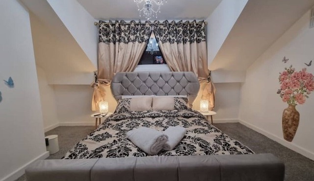 Cosy & Luxury lovely well equipped home + Free Parking + Free Fast WiFi