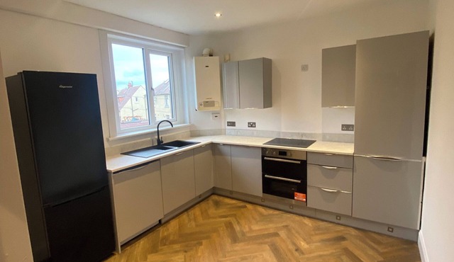 Cosy, Luxury Stay | Balcony, Garden & Driveway. Scotland's Central Belt.