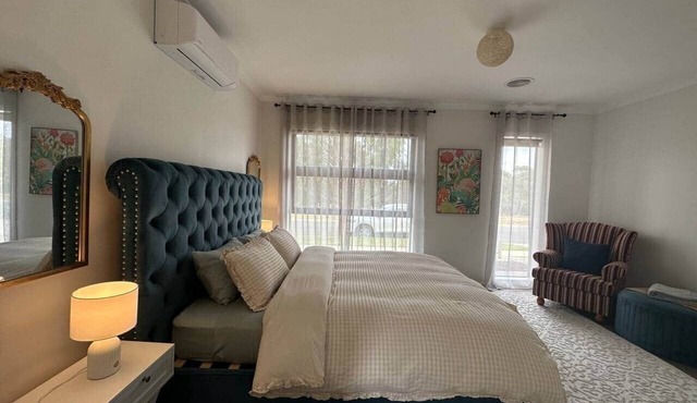 Cosy meets comfortable on Riverside, air-conditioned.