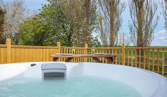 Cosy micro lodge, perfect for a romantic or family retreat.