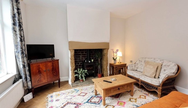 Cosy Mill-Town Retreat in Todmorden – 2 bedrooms, sleeps up to 6 guests