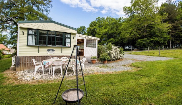 Cosy Mobile Home in a Quiet Setting, with Terrace and Shared Pool