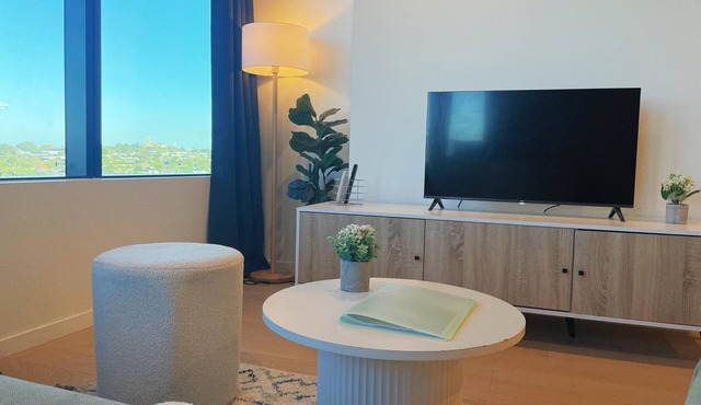 Cosy Modern 2 beds 1 bath apartment @ Skygarden * View * Pool * Free Parking