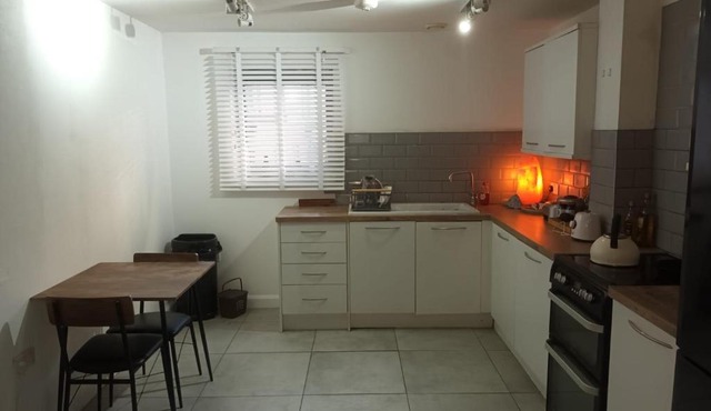 Cosy Modern Apartment in Central Bristol Near Stokes Croft