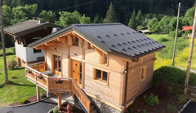 Cosy, modern chalet with mountain views