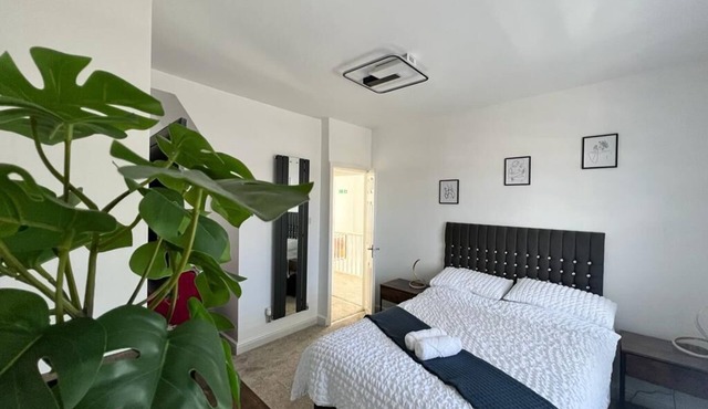 Cosy Modern Family Get-Away