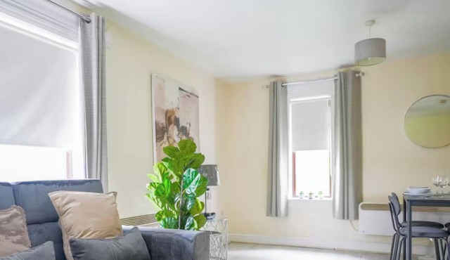 Cosy Modern Flat Livingston Central