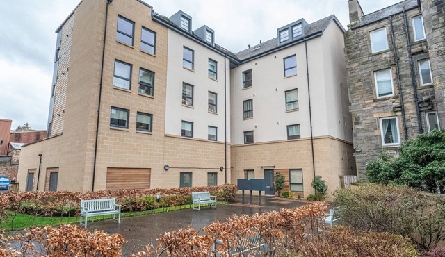 Cosy Modern Flat - Pass the Keys