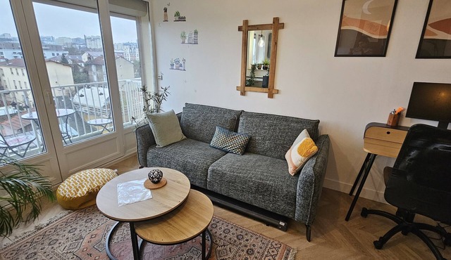 Cosy & Modern Flat With a Balcony