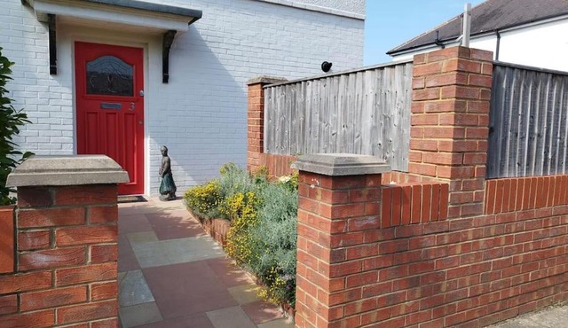 Cosy Modern Grimsby Home