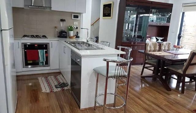 Cosy Modern Home in Epping Close to all Amenities