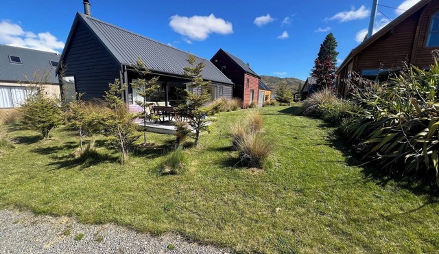 Cosy modern house close to tracks and ski fields