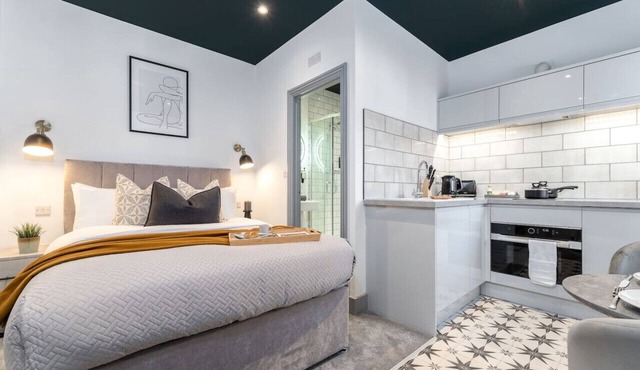 Cosy Modern Studio; Free Laundry & Parking