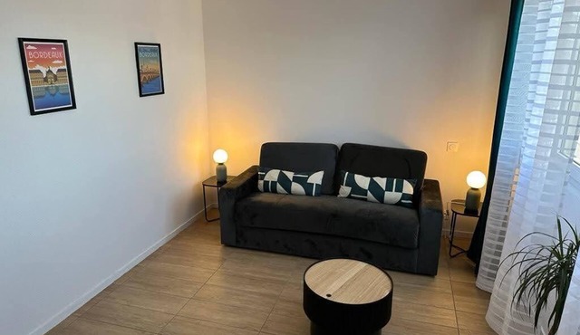 Cosy + Moderne + Chaleureux + Équipé + Proche Tram