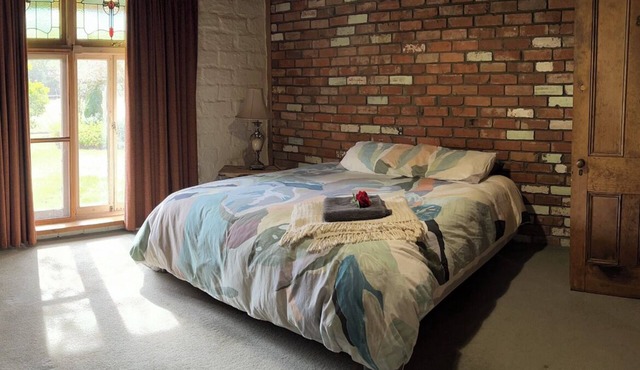 Cosy Mud brick Bush-Getaway nPet Friendly & country Views