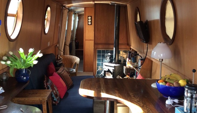 Cosy Narrowboat in Central London in The Pool of Little Venice.