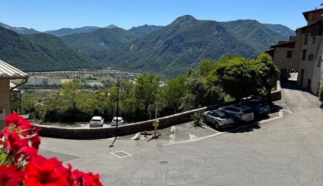 Cosy nest in Théus with panoramic view