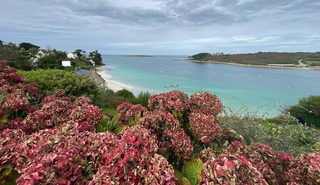 Cosy new house overlooking the Aber Benoît