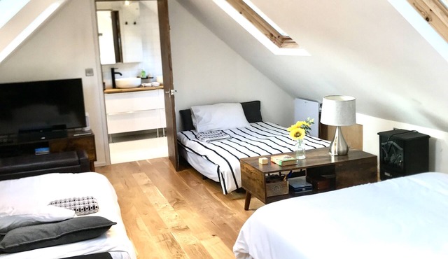 Cosy new Loft with bathroom and facilities