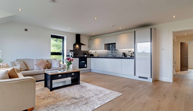 Cosy Nook Six - Three Bedroom Apartment, Sleeps 6