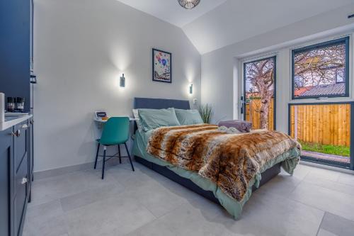 Cosy North Bristol studio with private parking