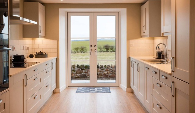 Cosy Northumberland farm cottage with hot tub in quiet location