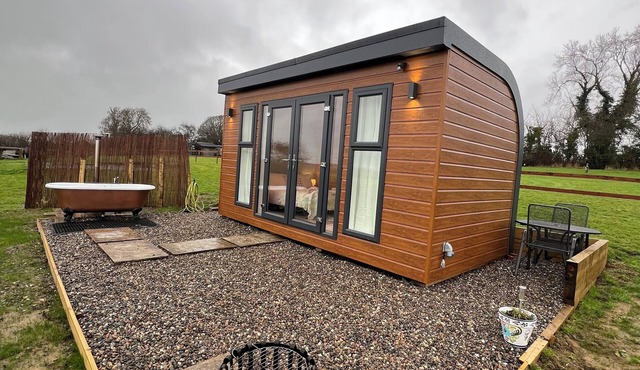 Cosy off-grid countryside cabin.