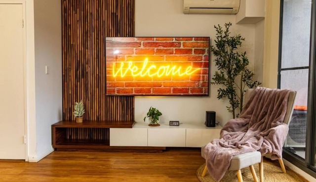 Cosy Parra Stylish 2 Bedroom Aprt 5-Min Walk to Station Private Big Car Park